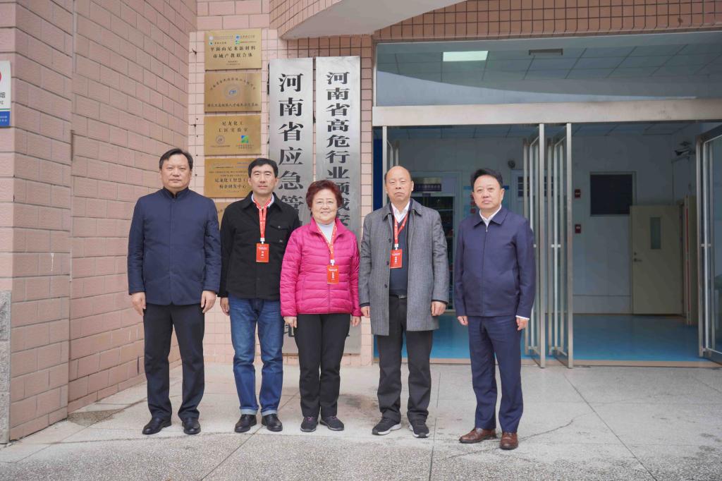 深化實(shí)踐教學(xué)改革 共筑卓越育人平臺(tái)——華東理工大學(xué)樂清華教授蒞臨指導(dǎo)工作